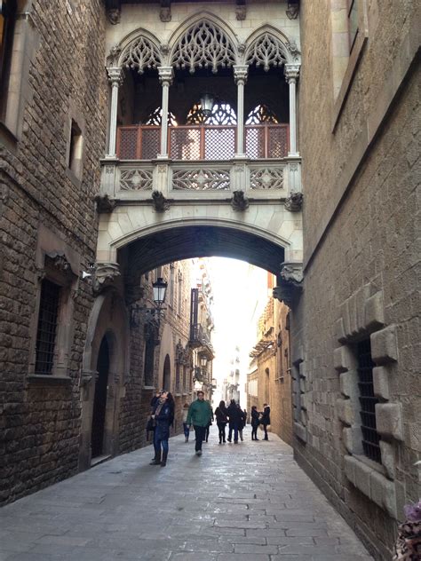 Pin by Jose Enrique Matsushita on Ciudades | Gothic quarter barcelona ...