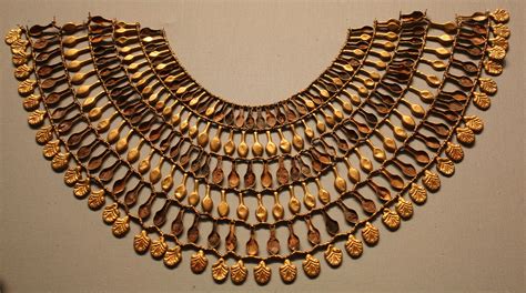 Egyptian gold necklace from the Met | Egyptian necklace, Ancient ...