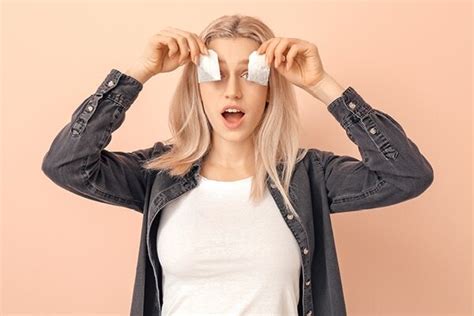 Best 8 Home Remedies to Get Rid of Styes on Eyes
