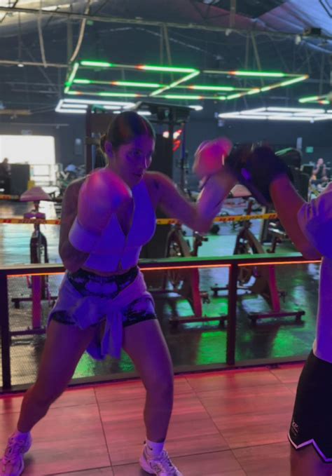 Salome Gil 🌸 (@salome_gill) - Urlebird