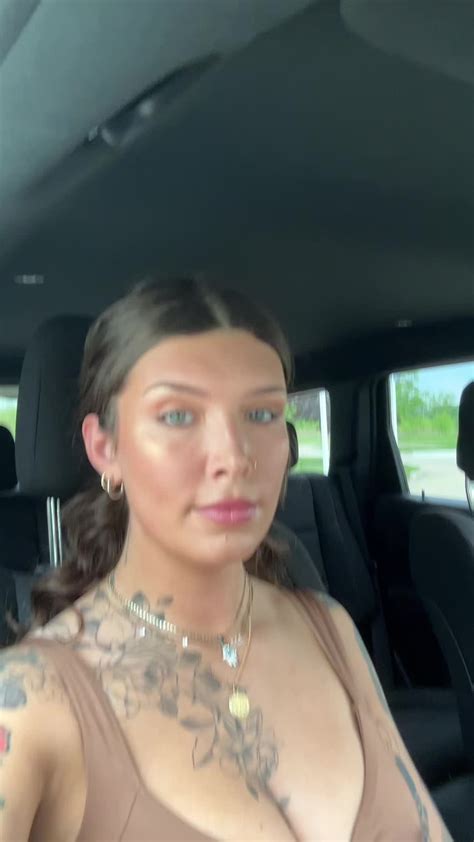 Miya (@miyaacacia) - Urlebird