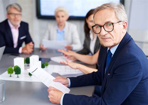 Owner with Business Closing 的图像结果