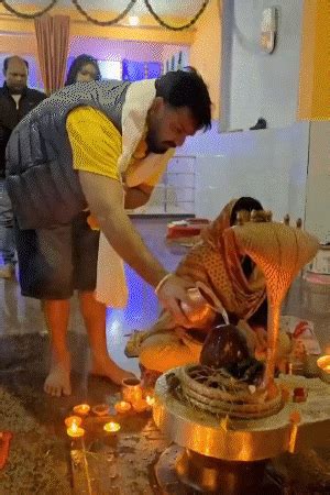 Pawan Singh shifts to Lucknow with mother amid gang threats | New Year ...