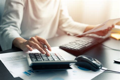 The Top 5 Differences Between Bookkeepers and Accountants - aXia Consulting