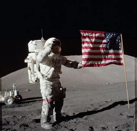《登月第一人》让人类登月真假再掀质疑，人类到底登上过月球吗_百科TA说