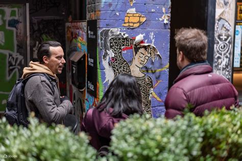 Business People Walking Melbourne Art 的图像结果