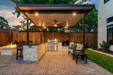 Covered Patio And Outdoor Kitchen Designs
