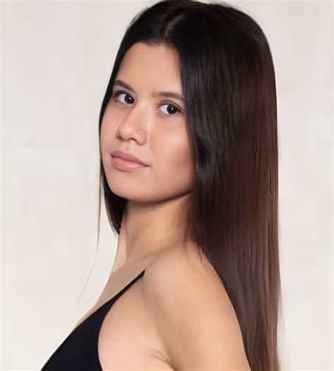 Evelin Elle (Actress) Wiki, Age, Videos, Photos, Biography, Boyfriend, Height, Weight, Career ...