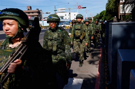 Reservists receive training during the annual Han Kuang military exercises in Taoyuan, Taiwan