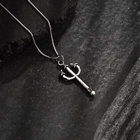 Top Five Reason Why Men Should Wear Silver Chains – GIVA