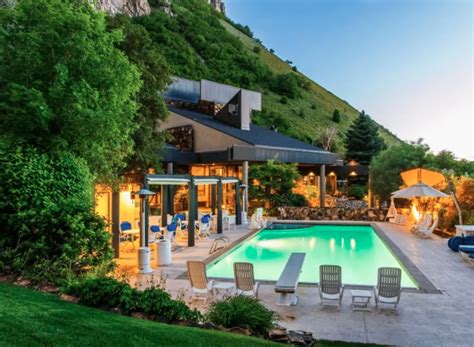 Where Does Post Malone Live? A Top Rapper's Portfolio - Archute