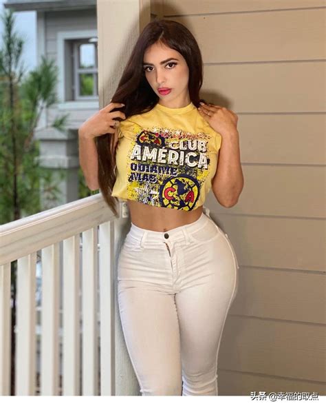 Analy Bazan, a Spanish model, has a fit body like special effects, without a trace of fat - iNEWS