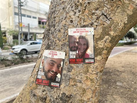 Fast 100 Tage in Gefangenschaft: Familien der Geiseln fordern ihre ...