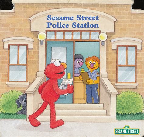 Sesame Street Police Station : Amazon.in: Books