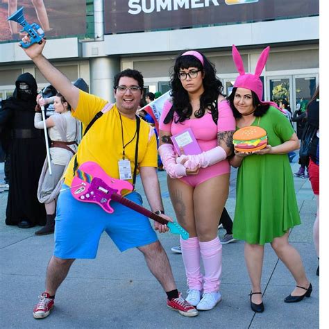 Bob's Burger's at Wondercon | Burger costume, Bobs burgers costume ...