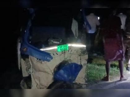 Kursi-Mahmudabad road: दो कार और ई-रिक्शा में टक्कर, एक ही परिवार के 5 ...