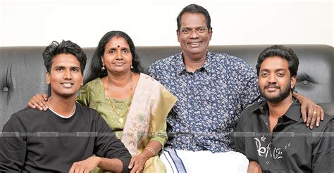 ‘അച്ഛന്റെ വ്യാജ മരണവാർത്തകളിൽ ഞാന്‍ പേടിക്കാറില്ല, പക്ഷേ അന്ന് ശരിക്കും ...