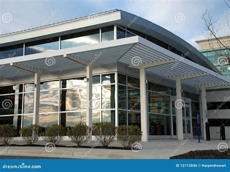 Storefront Building 的图像结果