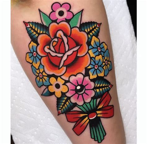 Pin by Stacy Reed on Tattoo needs | Traditional tattoo flowers ...