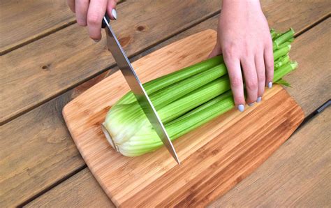 How to Grow Celery From the Base
