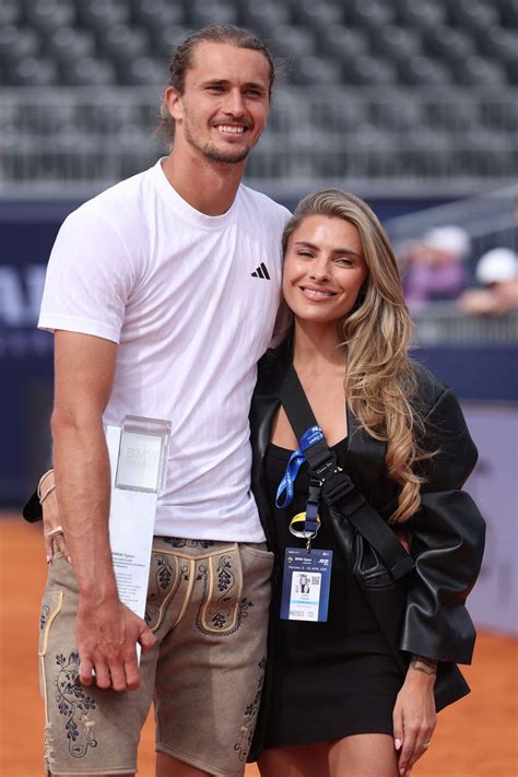 PICTURES: Alexander Zverev and girlfriend Sophia Thomalla hit the beach ...