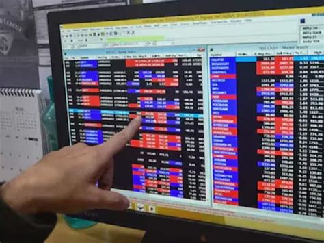 5 રુપિયે આવી ગયો 144 રુપિયાવાળો શેર, છતાંય કરોડો રુપિયા રોકીને બેઠા છે ...