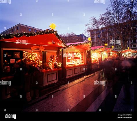 Christmas market at Cologne Cathedral, Cologne, Germany Stock Photo - Alamy