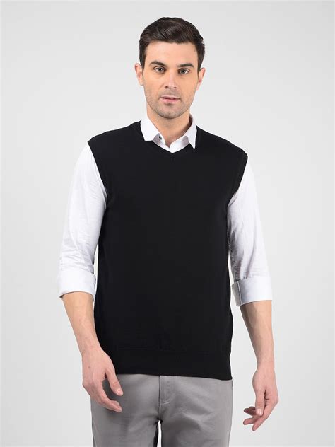 Buy Men's Black V-Neck Regular Fit Sweater Online | Numero Uno