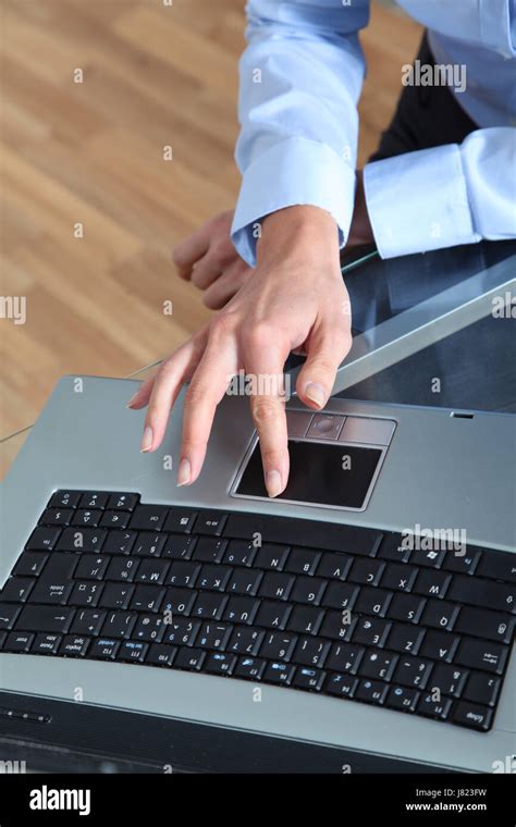 Offiice Hands Computer 的图像结果