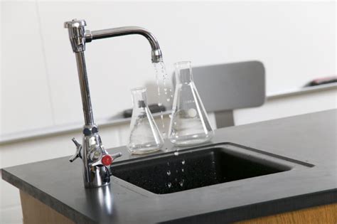 Laboratory Preparation of Oxygen From H2O2 的图像结果