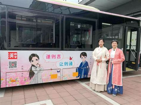 广州518路公交——一辆开在礼仪之邦的汉服主题巴士 - 新闻 - 爱汉服
