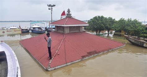 Varanasi: Pier development project inaugurated by Modi flooded as water ...