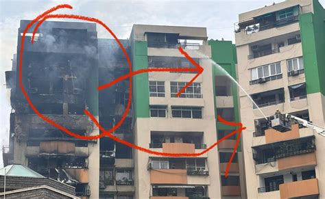 सोसायटी के ओपन में निर्माण, धधकते रहे फ्लैट, फायर ब्रिगेड के पास ...