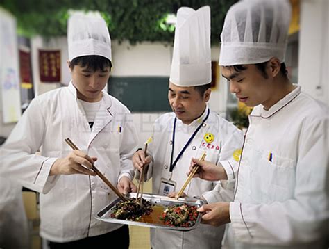 重庆长城职业学校 厨师技能考试现场_腾讯视频
