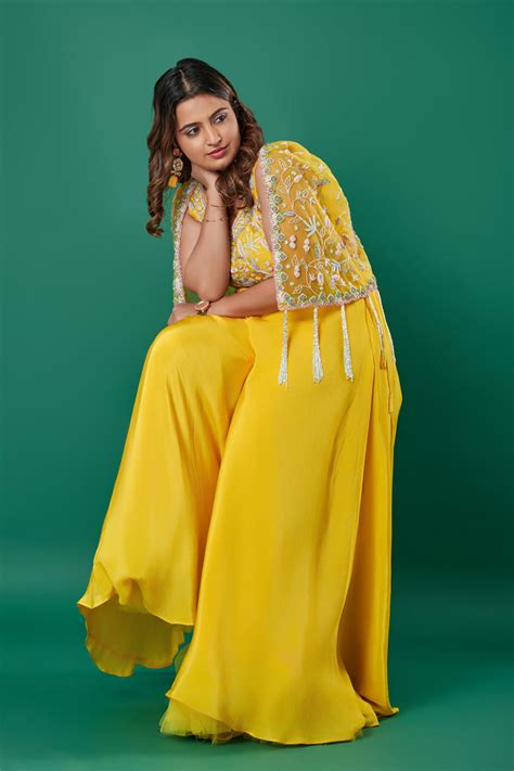 Yellow Muslin Silk Crop top Indowestern 3-Piece Outfit – House of Hind