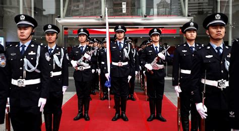 深圳公安举行系列活动庆祝首个“中国人民警察节”凤凰网广东_凤凰网