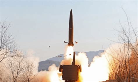 朝鲜向半岛东部海域发射2枚弹道导弹_凤凰网视频_凤凰网