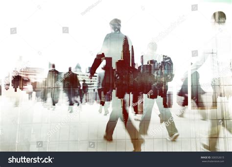 Business Person Walking 的图像结果