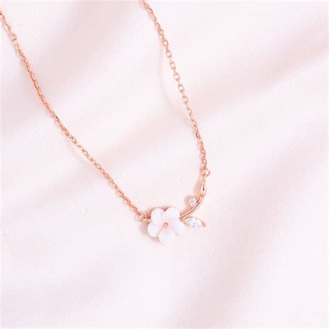 Sterling Silver Petal Whisper Pendant – Glyters