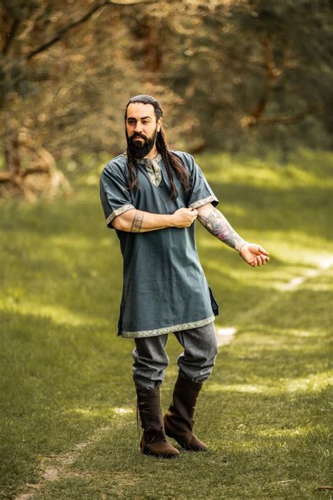 LEONARDO CARBONE - Vêtements de haute qualité à des prix raisonnables