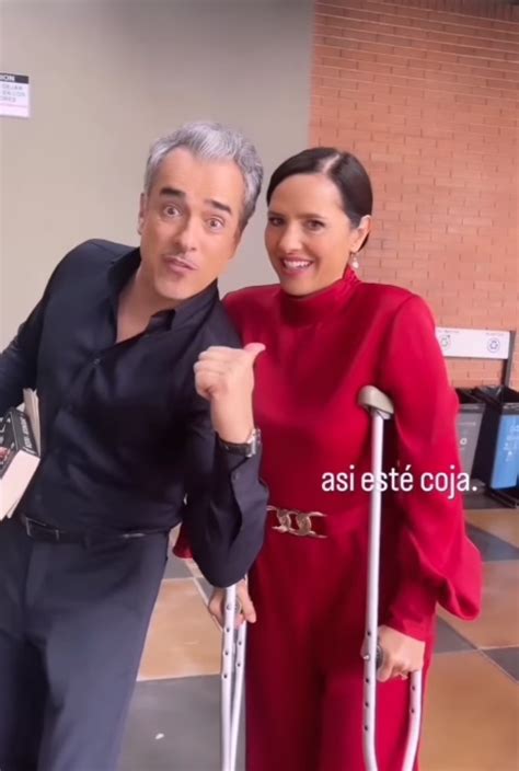 [VIDEO] Paola Turbay celebró sus 52 años en muletas