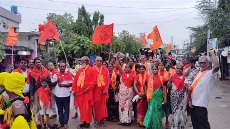 ಬಳ್ಳಾರಿಯ ಸಿರಿಗೆರೆ ಗ್ರಾಮದಲ್ಲಿ ಸಂಭ್ರಮದ ಬಸವ ಜಯಂತಿ, ಭರ್ಜರಿ ಮೆರವಣಿಗೆ ...