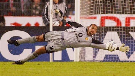 Tim Howard claims Brad Friedel tried to block Manchester Utd move in ...