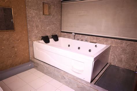 Midas Luxury Spa | Best Spa in Vile Parle