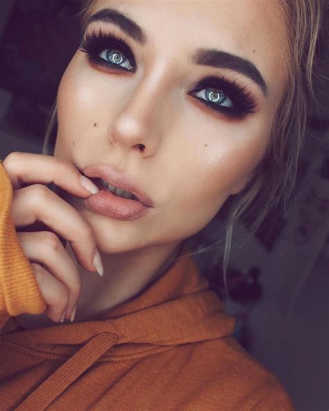 bedroom eyes