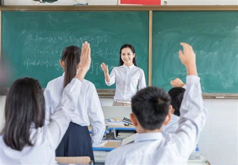 深圳这位语文老师真有才！将全班名字写成一首诗，学生：太惊喜了__财经头条