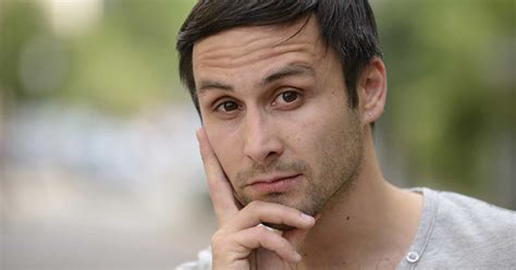 Rezultat imagine pentru Installing Privacy Screen