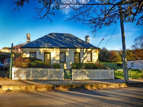 BRIDGE COTTAGE (Richmond) - Cottage Reviews, Photos, Rate Comparison ...