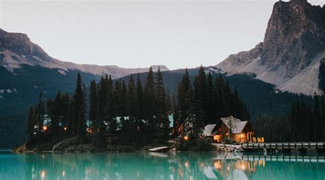 EMERALD LAKE LODGE (Field) - Lodge Reviews, Photos, Rate Comparison ...
