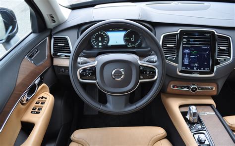 2016 Volvo XC90 T8 Inscription: Efficiency, Luxury and Performance - 3/27